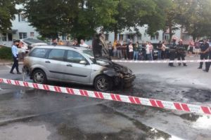 ACUM! O masina a luat foc