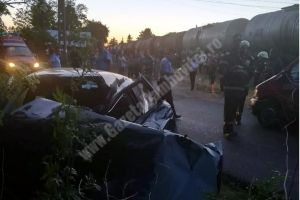 TITU: Un tren a lovit un autoturism la Hagioaica