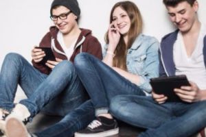 Adolescenţii beau şi nu folosesc contraceptive