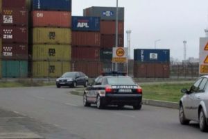 LOVITURĂ de 1 Iunie. CONTRABANDIȘTII de jucării CONTRAFĂCUTE loviţi în moalele capului în Portul CONSTANȚA