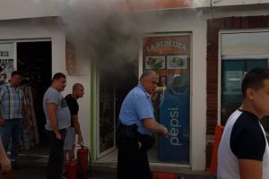 Șaormerie distrusă de incendiu, în Piaţa Tractorul (Foto)