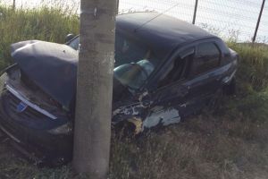Carambol pe DN 39, Mangalia-2 Mai. O masina a ajuns intr-un stalp. Doi raniti (galerie foto)