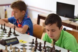 FOTO. George Pleşa, din Alba Iulia, a câştigat “Cuiul Sighetean”, turneu de şah pentru copii