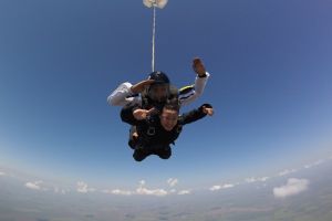 Traieste un 1 Iunie de neuitat! Salturi cu parasuta, aproape de Timisoara