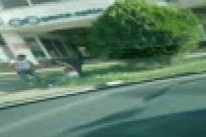 Drogaţii cad pe stradă prin Mănăştur - VIDEO