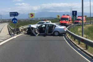 Accident cu trei răniţi pe autostradă la Sibiu la ieşirea spre Mediaş