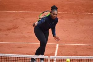 Echipamentul Serenei Williams de la Roland Garros a stârnit reacţii negative: „Mai bine o lăsaţi să joace dezbrăcată!”