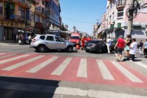 Accident pe strada Bucureşti! Traficul este blocat - FOTO