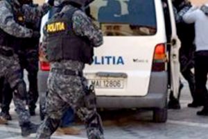 Proxeneţi săltaţi şi duşi la sediul DIICOT Piteşti!