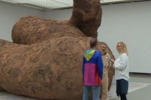 Exemplul occidental propune artă cu fecale şi organe genitale. Totul, sub „patronajul” Cancelarului Austriei. Cine le-a dat viza psihiatrică?