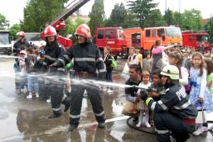 Surpriza pentru copii, din partea ISU Prahova. Joi, cei mici sunt asteptati la Ziua Portilor Deschise