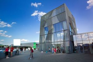 De ziua lor, copiii învaţă regulile de circulaţie pe biciclete, la Shopping City Sibiu