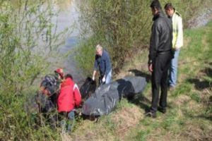 Femeie gasita decedata in albia unu parau din Valea Doftanei