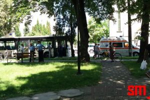FOTO. Accident în Soarelui. Biciclistă lovită de un autobuz