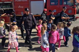 Cadou pentru cei mici: De Ziua Copilului, pompierii bihoreni îşi deschid porţile