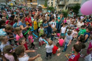 1 iunie: Sărbătoarea Copilăriei, la Sebeş. O veritabilă caravană a bucuriei, cu îngheţată şi surprize pentru toţi copiii, în 3 puncte ale oraşului