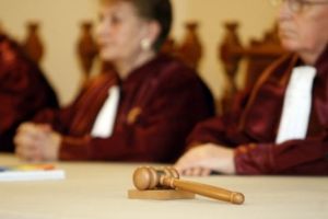ALERTĂ - CCR anunţă oficial: 'Preşedintele României urmează să emită decretul de revocare din funcţie a procurorului-şef al Direcţiei Naţionale Anticorupţie'