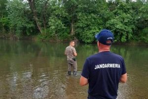 Încă e prohibiţie! Şase pescari, amendaţi de jandarmi la Cheresig