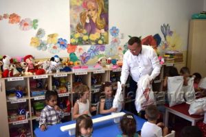 FOTO: Copiii din Panciu au primit cadouri cu ocazia Zilei de 1 Iunie