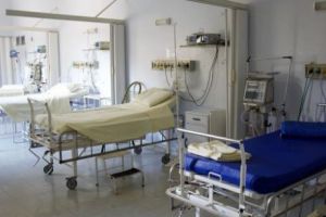 Fonduri mai mici pentru tratarea bolnavilor de cancer. Internarea în spital depinde de noroc şi de CAS