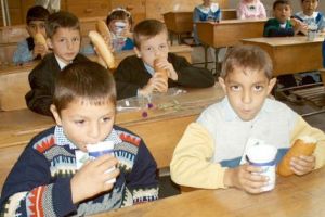 Ajutor financiar pentru producătorii de lapte, fructe şi legume