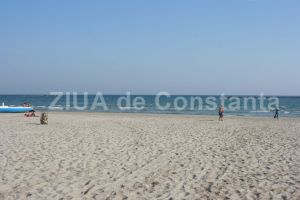 Plaja turistica, amenajata de Bros Cafe Trade SRL in statiunea Mamaia