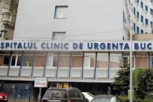 Povestea bătrânei care a ajuns la Psihiatrie după ce a fost accidentată de un grup de schiori pe casa scării