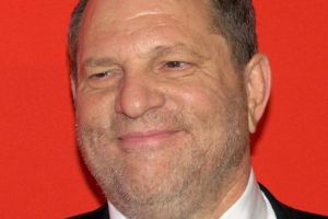 Mogulul media Harvey Weinstein pus sub acuzare la New York pentru viol 