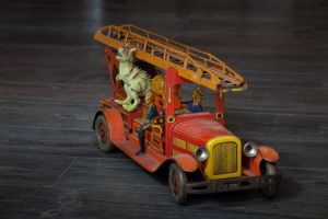 Jucării extrem de rare şi vechi de peste 100 de ani la Dino Parc Râşnov (Foto)