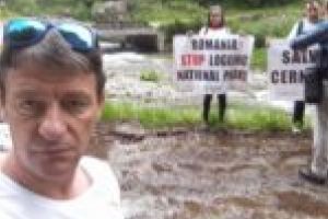Un cunoscut alpinist bănăţean protestează împotriva tăierilor din Parcul Naţional Domogled