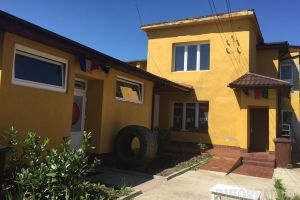 Confruntarea muşchilor: Patronul sălii de sport clandestine de pe strada Crinului s-a ales cu dosar penal