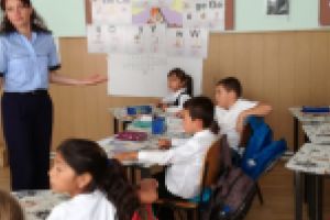 “Cartea de vacanta, oferita cu drag de un politist”