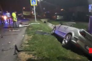 TRAGEDIE pe şosea. Adolescenţi MORȚI în maşina primită cadou de la părinţi
