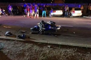 Pieton ranit grav dupa ce a fost lovit de motocicleta pe zebra, in Complex