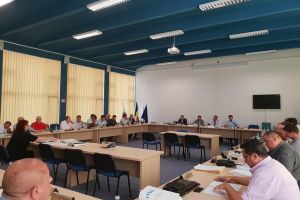 LIVE VIDEO. Ședinţă la Consiliului Judeţean Alba, cu alegerea noului vicepreşedinte. Marius Haţegan, susţinut de liberali