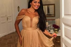 Cât s-a îngrăşat Elena ex-Mandinga de când e gravidă. Artista a luat 7 kilograme în greutate