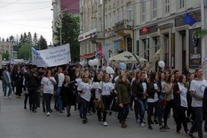 Marşul absolvenţilor USV, urmat de un concert Smiley, joi, la Suceava
