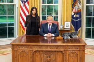 Kim Kardashian s-a întâlnit cu Donald Trump la Casa Albă. Vedeta a vorbit despre reforma închisorilor şi a cerut graţierea unei femei (VIDEO)
