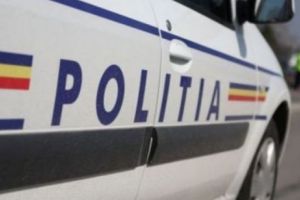 Poliţist beat, oprit după o urmărire ca-n filme. A lovit trei maşini şi a fugit