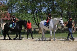 Supereroi si ateliere creative pentru copii la Herneacova, de 1 Iunie