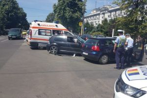 Accident rutier in municipiul Constanta, chiar in fata sediului IPJ Constanta. Trei persoane au fost ranite (galerie foto)