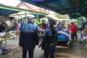 Puhoi de politisti locali, ieri, in centrul Ploiestiului. Ce cautau oamenii legii