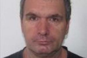 L-aţi văzut? Un individ periculos a evadat de la Spitalul de Psihiatrie Ştei şi e căutat de poliţişti