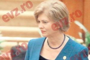 Legea manualului a fost atacată la CCR de PNL: „Sunt o mulţime de prevederi contradictorii”