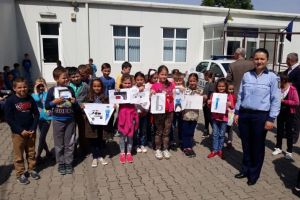 FOTO. Ziua Internaţională a Copilului, sărbătorită de copiii din Baia de Arieş, Teiuş şi Bistra, alături de poliţişti