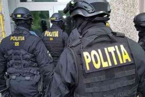 Cinci proxeneţi au fost reţinuţi