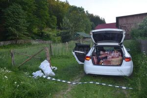 Capturi mari de ţigări ale poliţiştilor de frontieră. ...