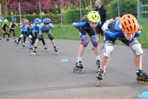 Clubul Corona Braşov aşteaptă copiii cu vârsta între 6 şi 12 ani la întreceri pe role