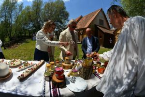 VIDEO FOTO Prinţul Charles întâlnire cu micii fermieri – Susţine programul Sibiu Regiune Gastronomică Europeană 2019