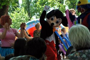 Distracţie anticipată pentru 400 de copii din Galaţi